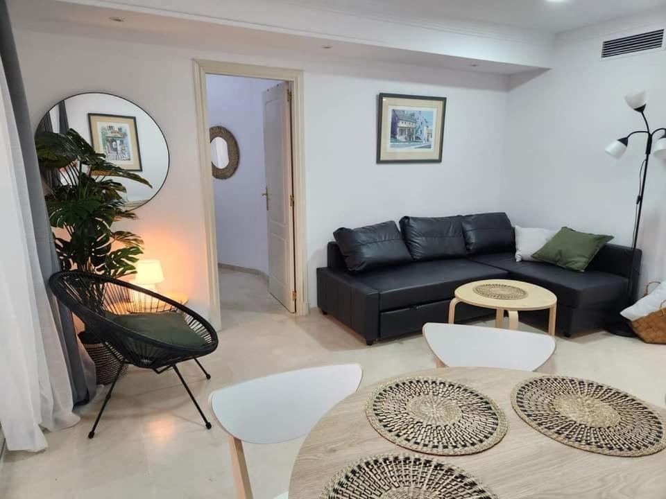 Apartment Beachfront Accommodation Estepona Exterior photo