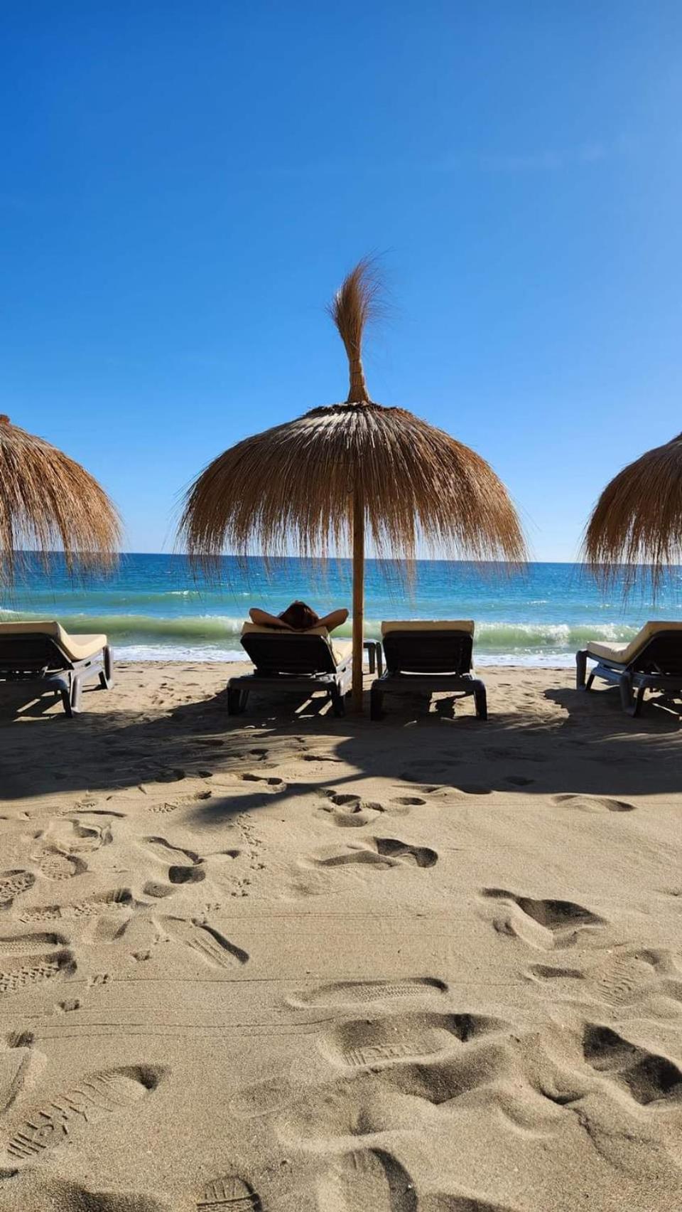 Apartment Beachfront Accommodation Estepona Exterior photo